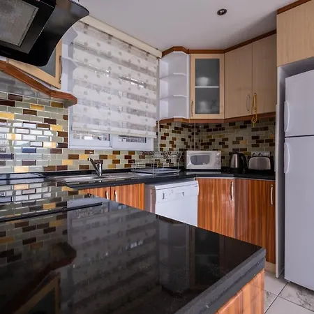 Solo - Adel Villa, 4 Bedroom Private At Вилла *